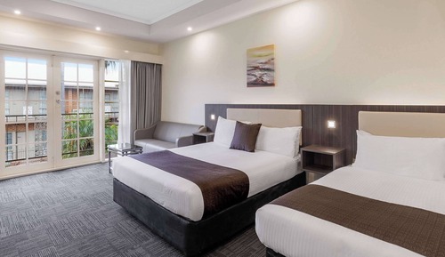 Executive Twin Suite (Located Upstairs Only)