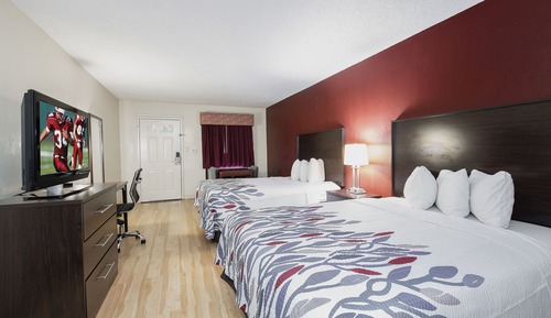 Deluxe Room, 2 Queen Beds, Smoking