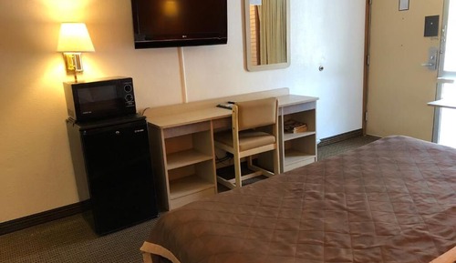 Room, 1 King Bed, Smoking