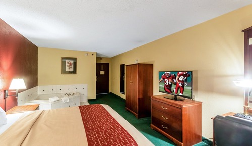 Deluxe Room, 1 King Bed, Non Smoking, Jetted Tub