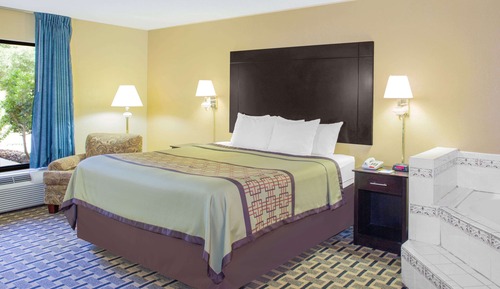 Room, 1 King Bed, Smoking