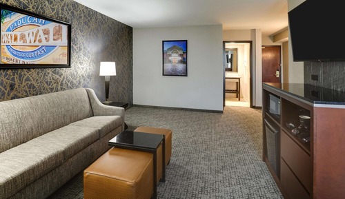 Suite, 1 King Bed with Sofa bed, Refrigerator & Microwave (Upper Floor, 2 Rooms, Sofabed)
