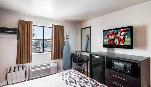 Deluxe Room, 1 Queen Bed, Non Smoking
