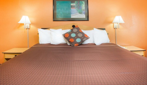 Standard Room, 1 King Bed, Smoking