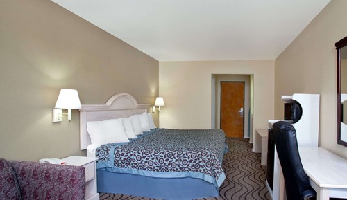 Room, 1 Queen Bed, Smoking, Refrigerator & Microwave