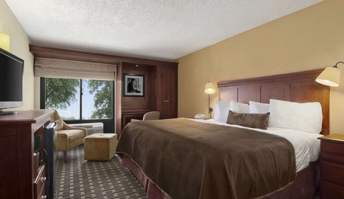 Standard Room, 1 King Bed, Non Smoking