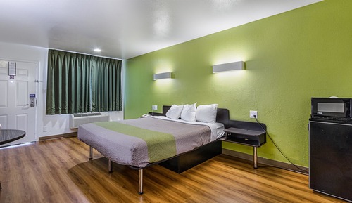 Deluxe Room, 1 King Bed, Non Smoking, Refrigerator & Microwave