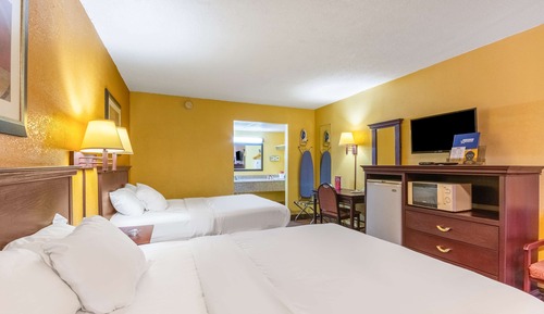 Room, 2 Queen Beds, Smoking