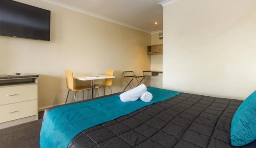 Standard Room, 1 Queen Bed
