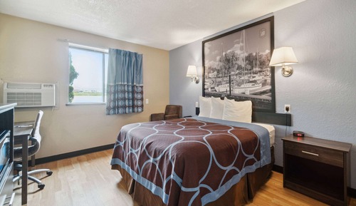Deluxe Room, 1 Queen Bed, Non Smoking