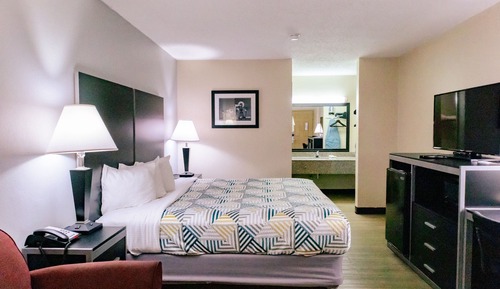 Standard Room, 1 King Bed, Smoking, Refrigerator & Microwave
