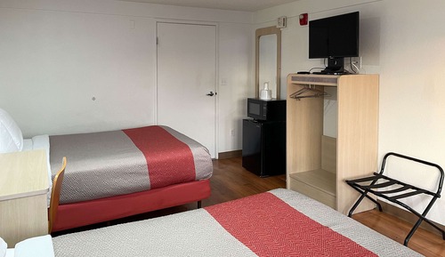 Deluxe Room, 2 Queen Beds, Non Smoking, Refrigerator & Microwave