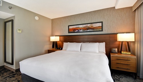 Suite, 1 King Bed, Non Smoking, Corner