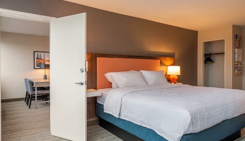 Suite, 1 King Bed, Refrigerator & Microwave (Wet bar)