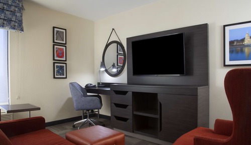 Deluxe Room, 1 King Bed, Accessible (Hearing)