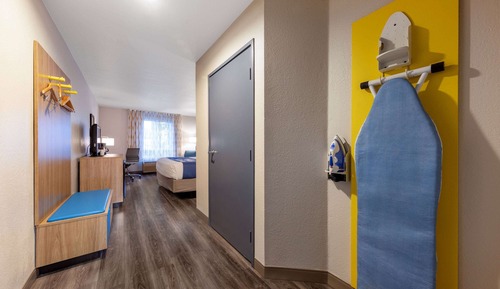 Room, 1 King Bed, Accessible, Non Smoking (Mobility, Roll-in Shower)