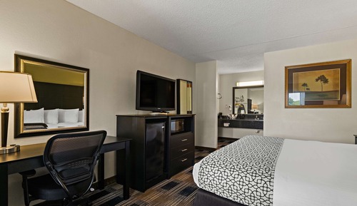 Suite, 1 King Bed, Non Smoking, Jetted Tub