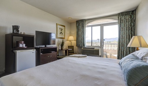 Standard Room, 1 King Bed