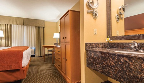 Suite, 1 King Bed, Accessible, Bathtub (with Sofabed)