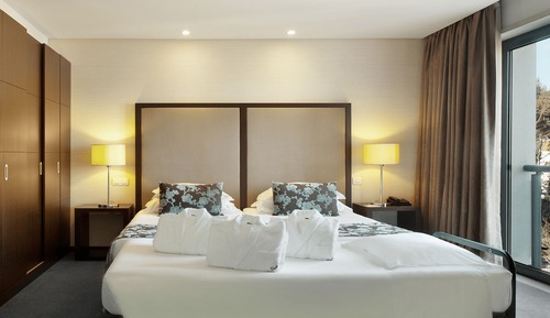 Design Room with Extra Bed