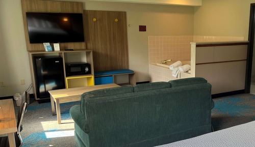 Suite, 1 Queen Bed