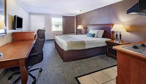 Deluxe Room, 1 King Bed, Non Smoking (Efficiency)