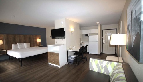 Deluxe Studio, 1 King Bed with Sofa bed, Non Smoking