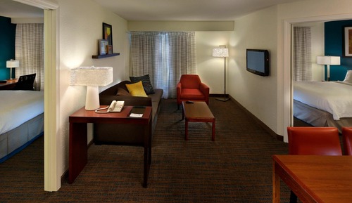 Suite, 2 Bedrooms, Fireplace (Mobility/Hearing Access, Roll-In Shwr)