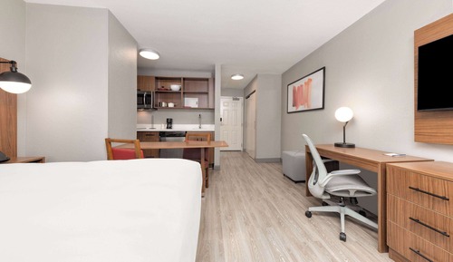 Room, 1 Queen Bed, Mobility Accessible, Non Smoking (Kitchen)