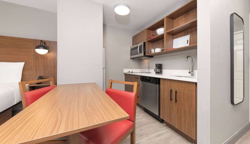 Suite, 1 Queen Bed, Non Smoking (Full Kitchen)