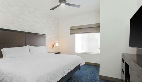 Studio, 1 King Bed, Accessible, Bathtub