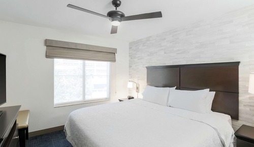 Suite, 1 King Bed, Kitchen