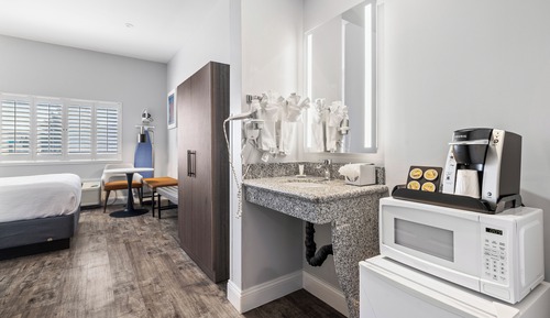 Standard Room, 1 Queen Bed, Accessible