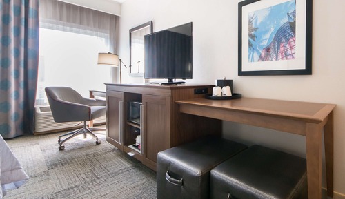 Room, 1 Queen Bed, Refrigerator & Microwave
