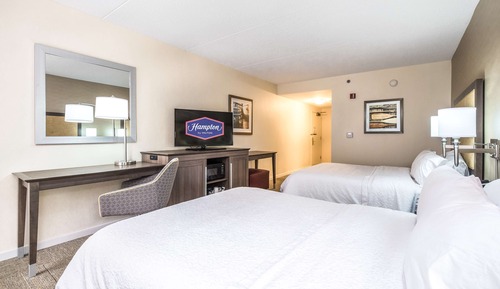 One Queen Bed, Non-Smoking, Accessible