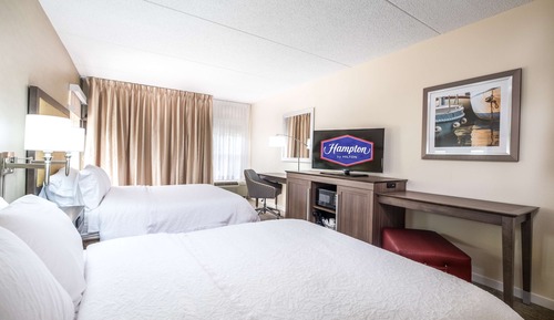 Room, 2 Queen Beds, Accessible, Bathtub
