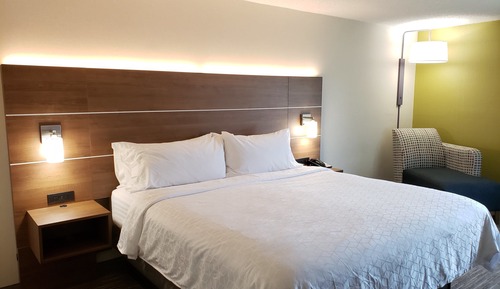 Standard Room, 1 King Bed, Roll-in Shower (Mobility)