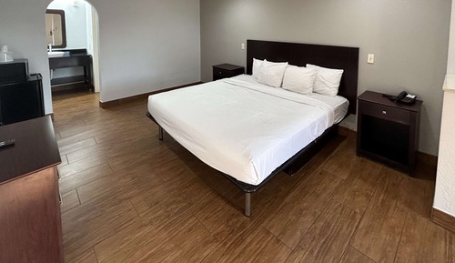 Deluxe Room, 1 King Bed, Non Smoking