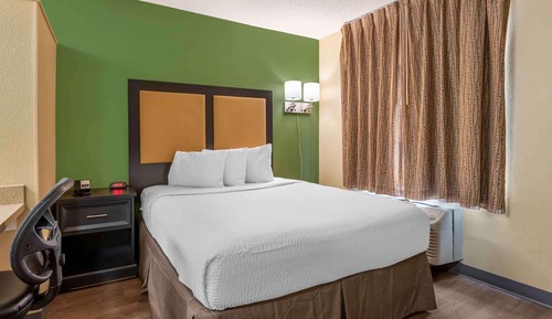 Deluxe Studio, 1 Queen Bed with Sofa bed, Accessible, Non Smoking