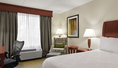 Room, 1 King Bed (Drinks & Snacks)