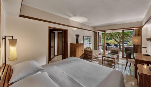 Deluxe Room, 1 King Bed (Club Access)