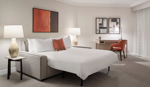 Suite, 1 King Bed, Hearing Accessible (Saguaro)