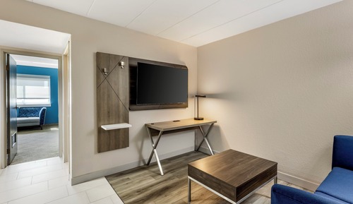 Suite, 1 King Bed