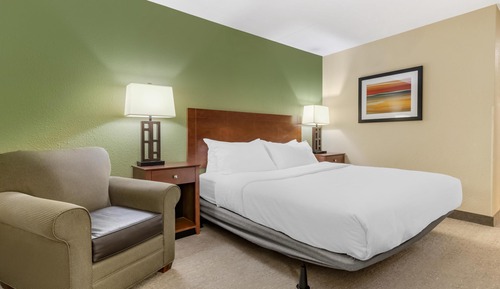 Standard Room, 1 King Bed, Accessible, Non Smoking