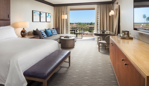 Grand Room, 1 King Bed, Non Smoking, Pool View