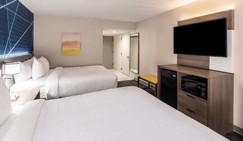 Room, 2 Queen Beds, Accessible, Non Smoking (Roll-in Shower)