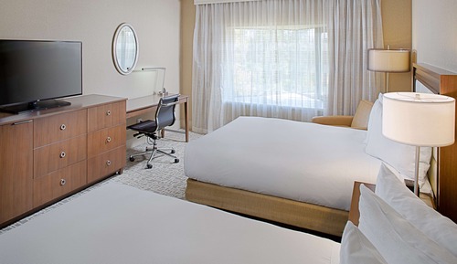 2 Double Beds