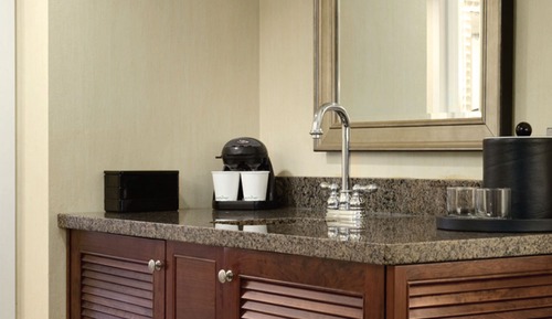 Suite, 1 King Bed, Accessible, Bathtub (Mobility & Hearing)