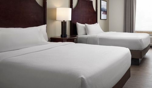 Suite, Accessible, Bathtub