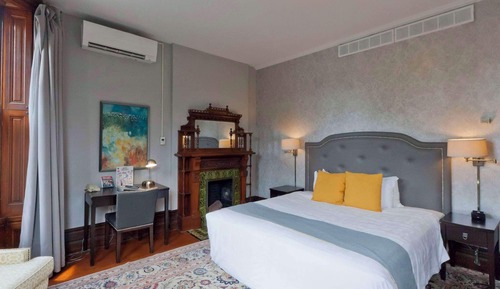 Standard Room, 1 King Bed, Non Smoking (Larger Room)